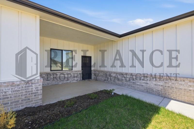601 Elmwood St - Photo 3 of 37