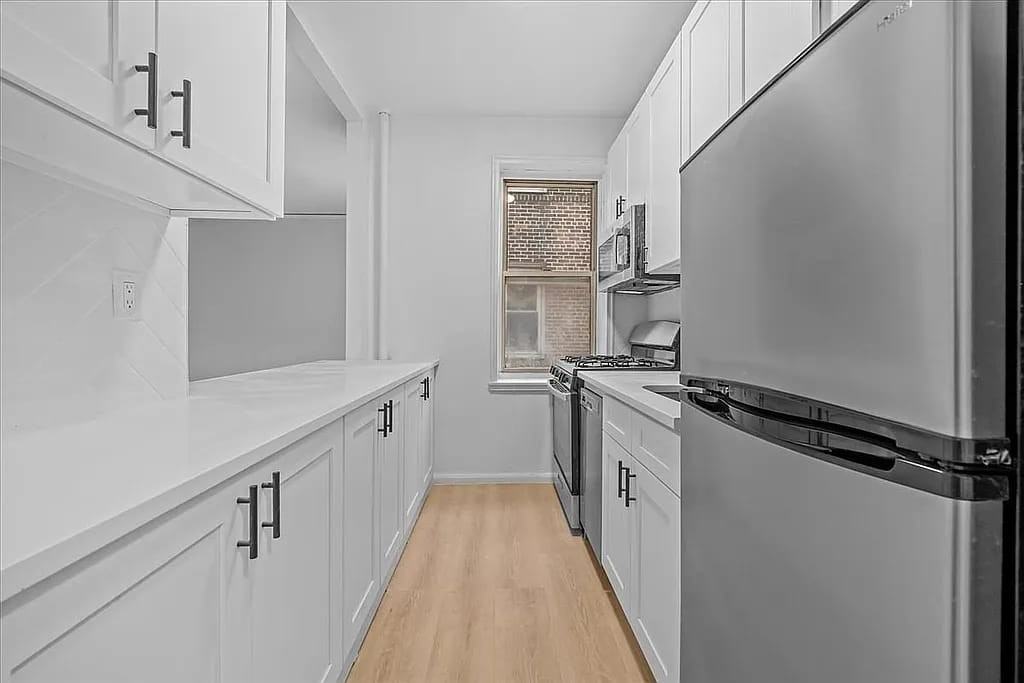 3810 Greystone Ave - Photo 2 of 7