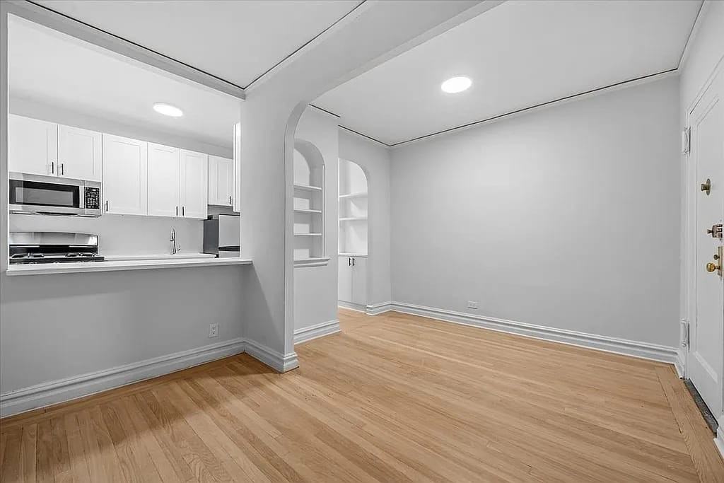 3810 Greystone Ave - Photo 3 of 7