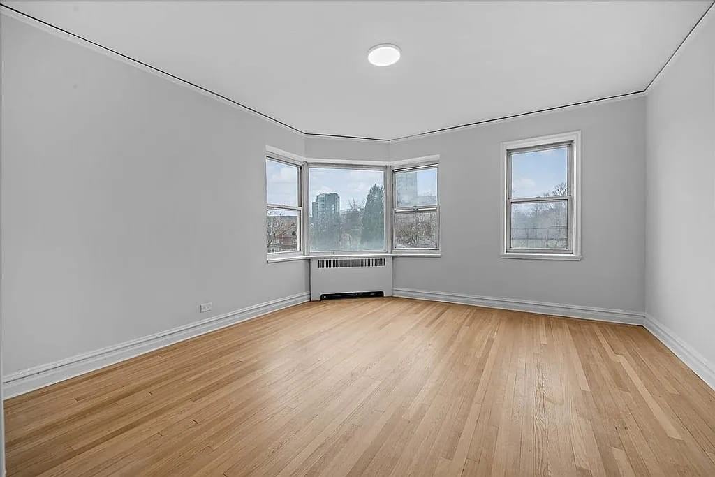 3810 Greystone Ave - Photo 4 of 7