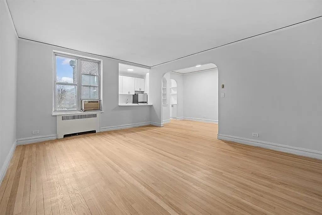 3810 Greystone Ave - Photo 5 of 7