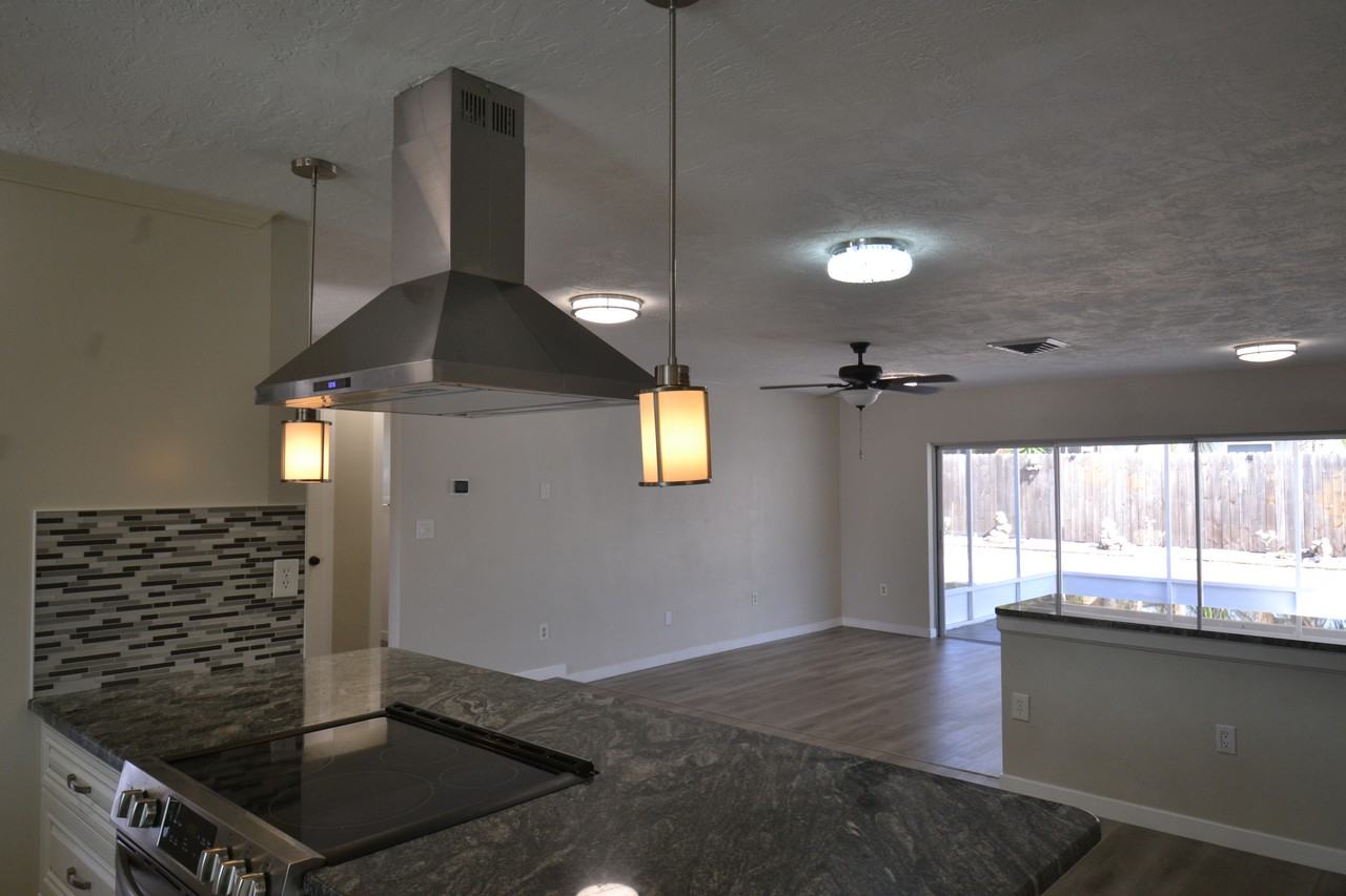 746 Barbara St - Photo 5 of 50