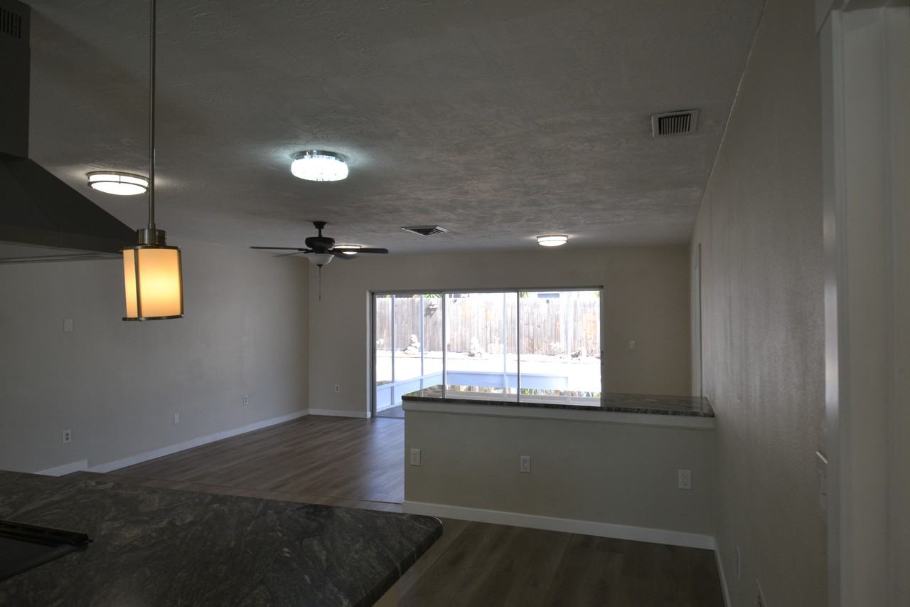 746 Barbara St - Photo 6 of 50