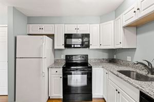 featured image of 10 Pleasant St #1111