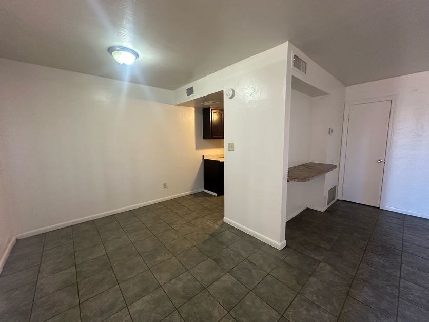 5420 W Belleview St - Photo 4 of 8