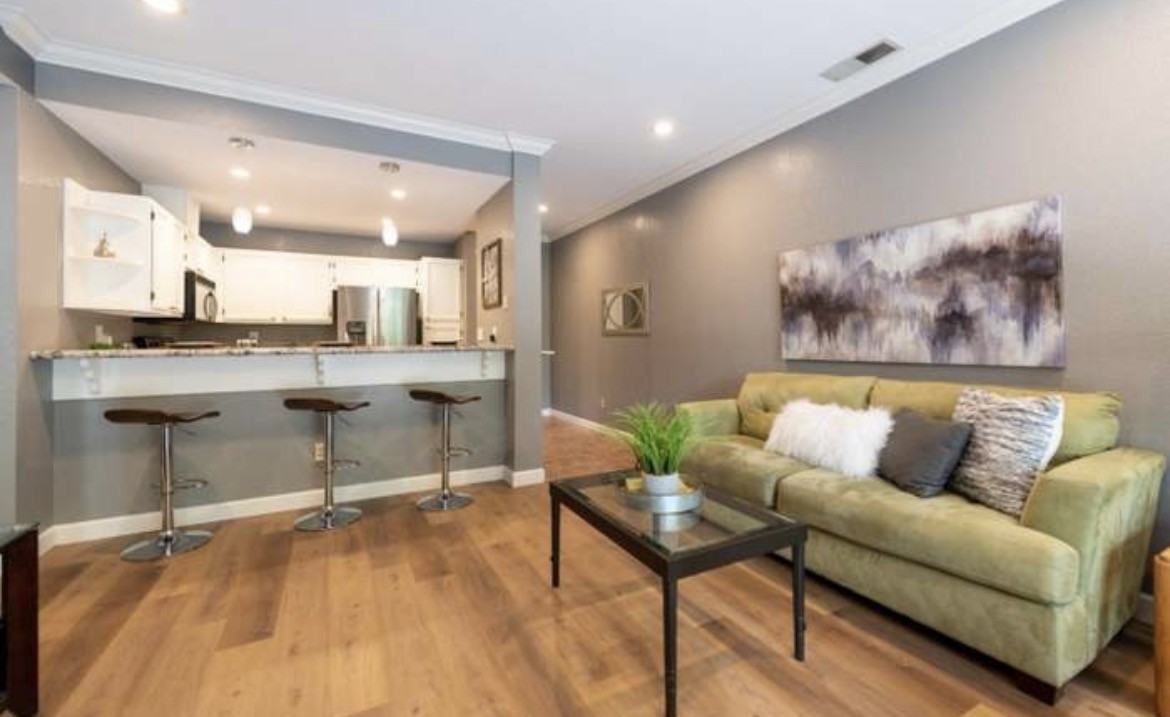 1741 Parkview Green Cir - Photo 4 of 13