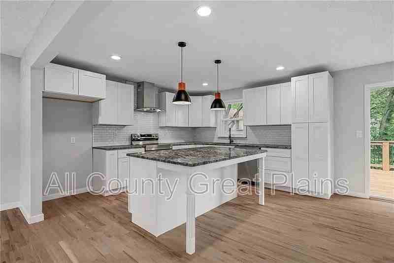 1917 E Stratford Rd - Photo 3 of 19