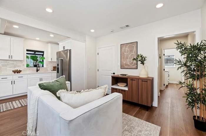 618 Randolph St #618 - Photo 4 of 20