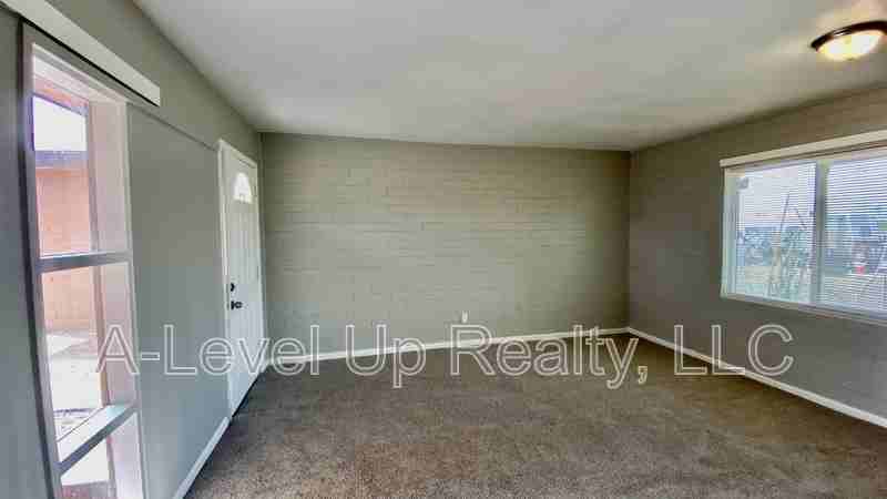 3043 E Proctor Vis - Photo 4 of 16