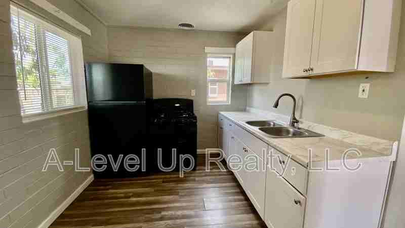 3043 E Proctor Vis - Photo 5 of 16