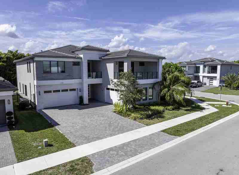 17081 Five Waters Ave - Photo 5 of 50