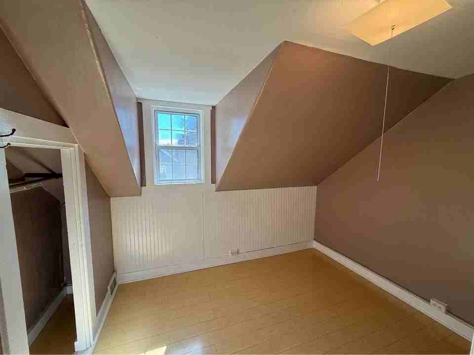 439 Essex St - Photo 3 of 20