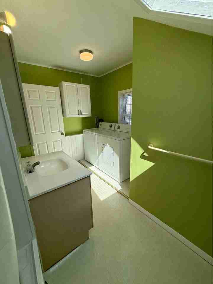 439 Essex St - Photo 5 of 20