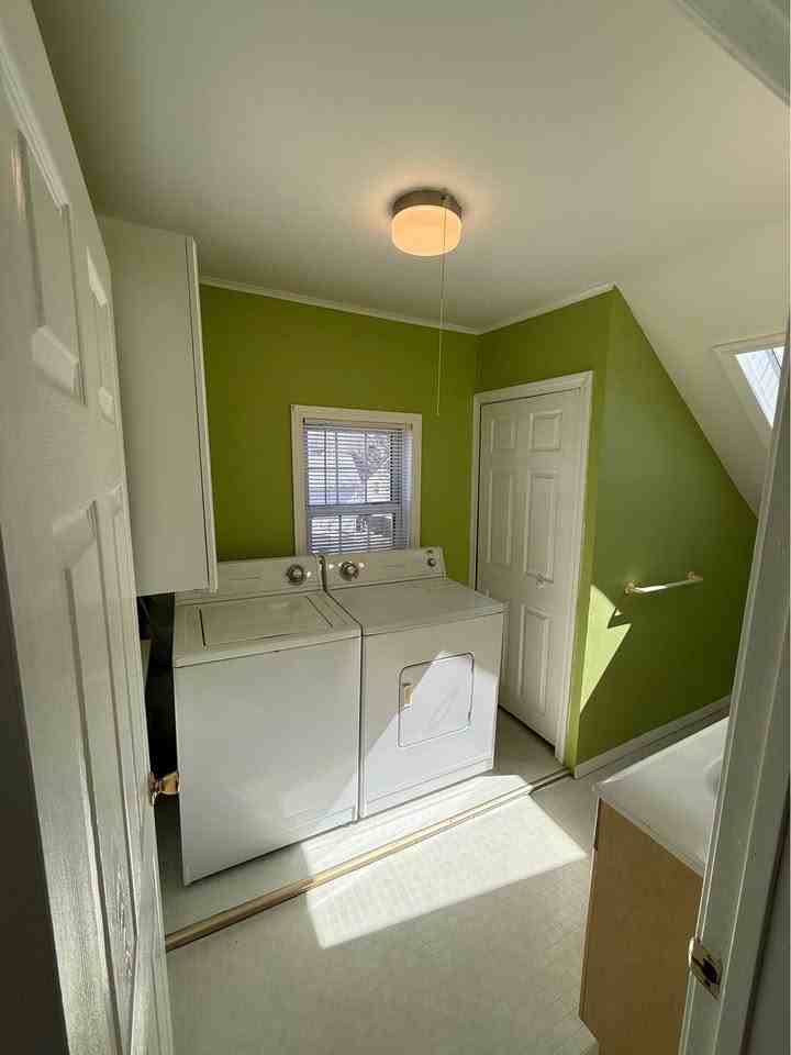 439 Essex St - Photo 6 of 20