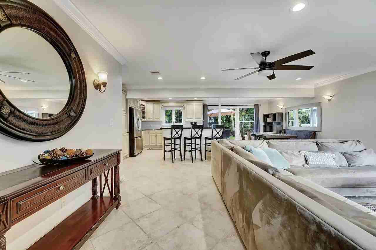 5574 Lake Osborne Dr - Photo 3 of 39