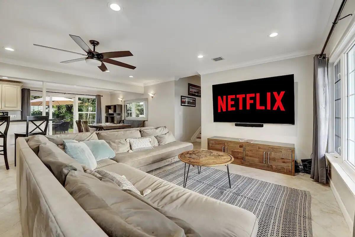 5574 Lake Osborne Dr - Photo 5 of 39