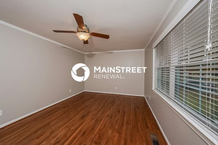 1516 Highland Dr - Photo 4 of 17