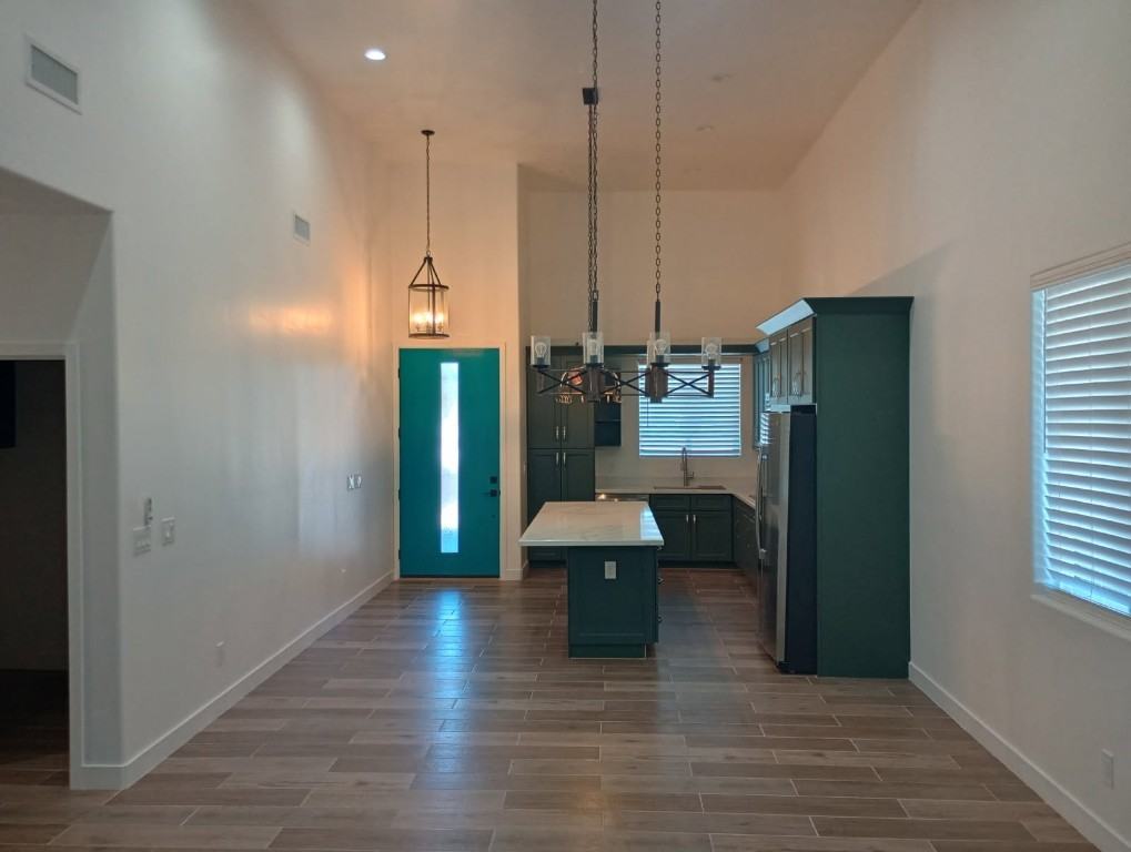 907 N D St - Photo 3 of 20