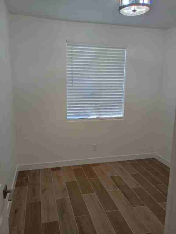 907 N D St - Photo 5 of 20