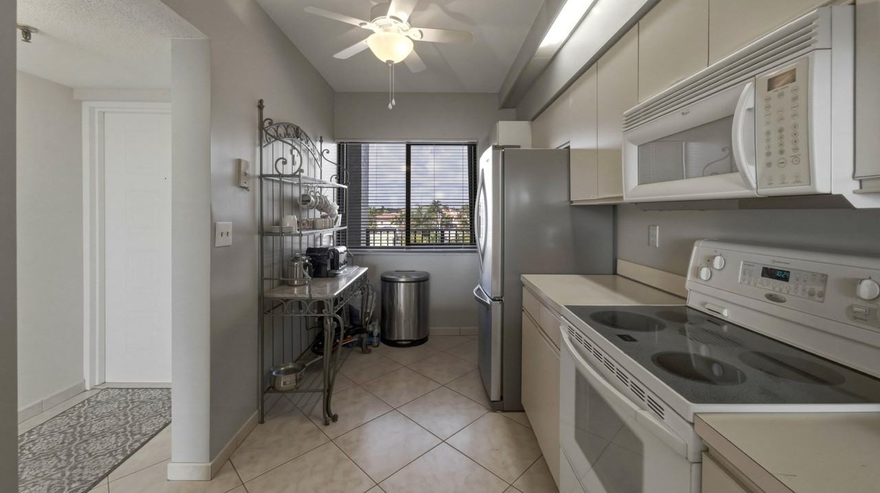 2300 Ne 33rd Ave - Photo 5 of 22