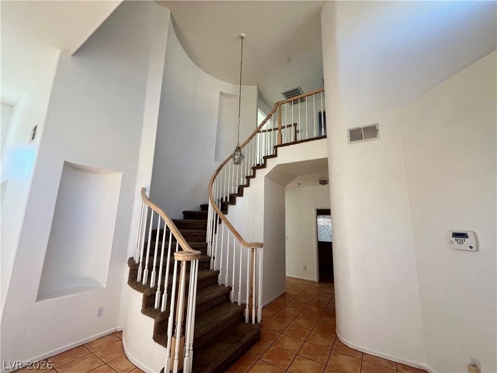 2400 Sterling Heights Dr - Photo 2 of 20