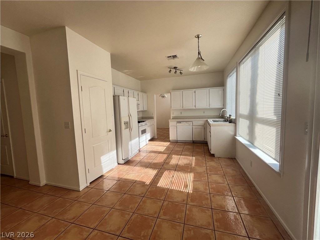 2400 Sterling Heights Dr - Photo 4 of 20