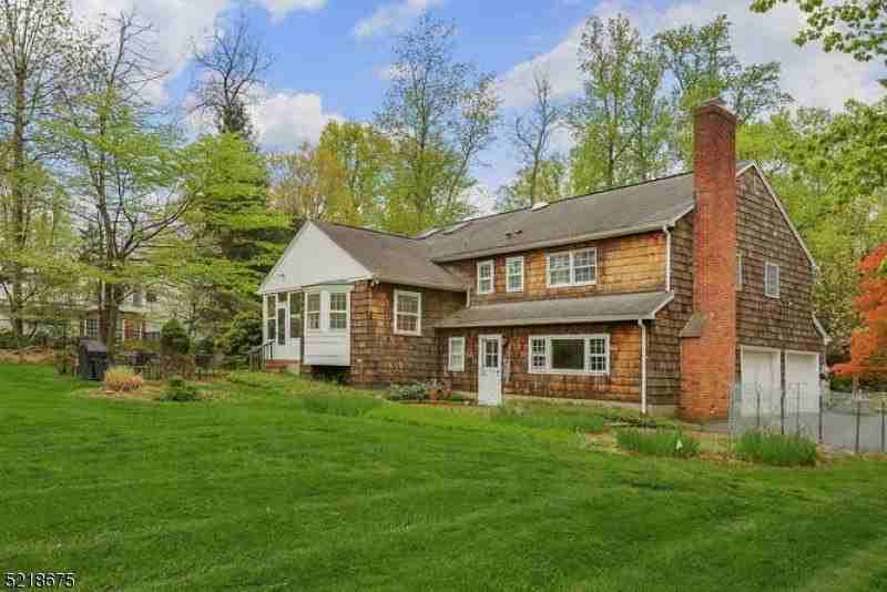 18 Skyline Dr - Photo 5 of 31