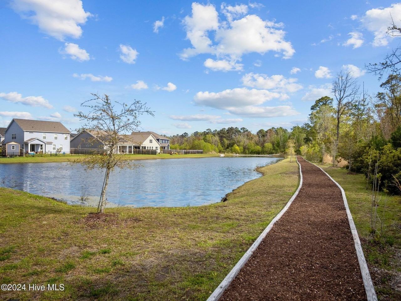 338 Edgewater Way - Photo 7 of 43