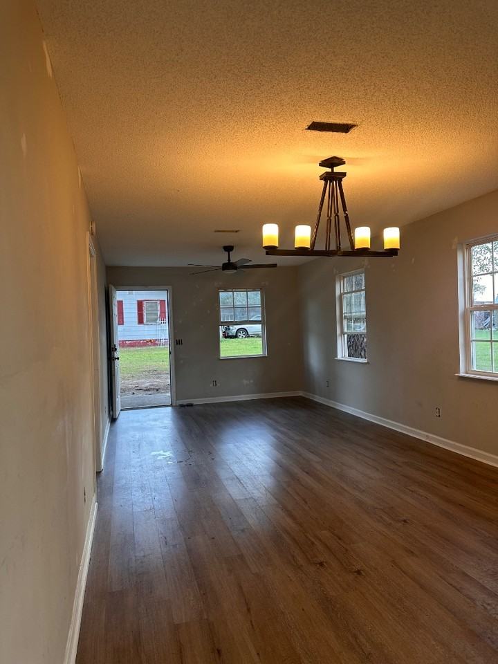 901 Tate Dr - Photo 3 of 7