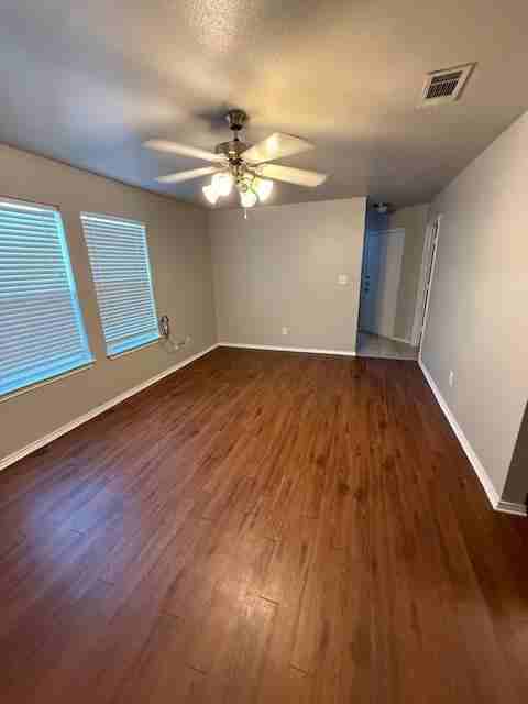 702 Claremont Parkway - Photo 4 of 10