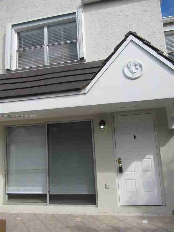 6825 Sw 45th Ln - Photo 2 of 11