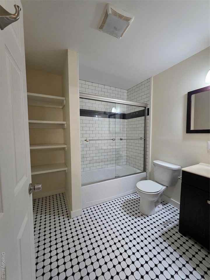 231 Reynolds Rd Apt 9 - Photo 5 of 15