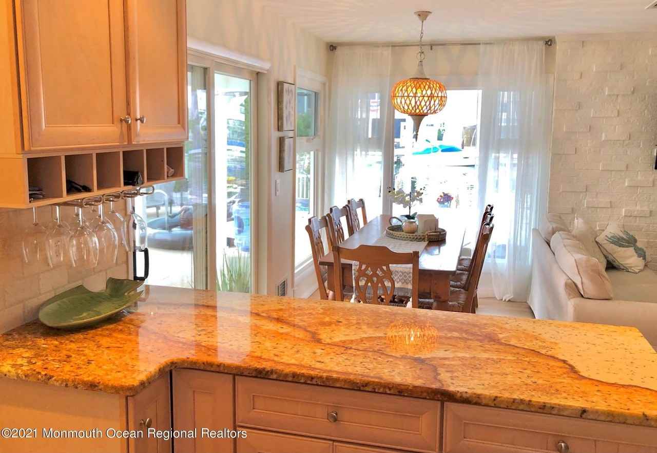 362 Venice Dr - Photo 4 of 13