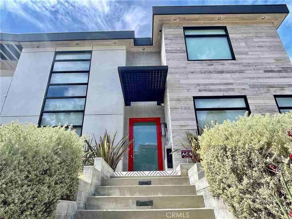 1319 Sunset Plaza Dr - Photo 2 of 42