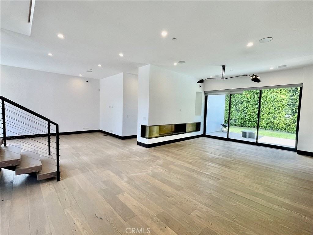 1319 Sunset Plaza Dr - Photo 3 of 42