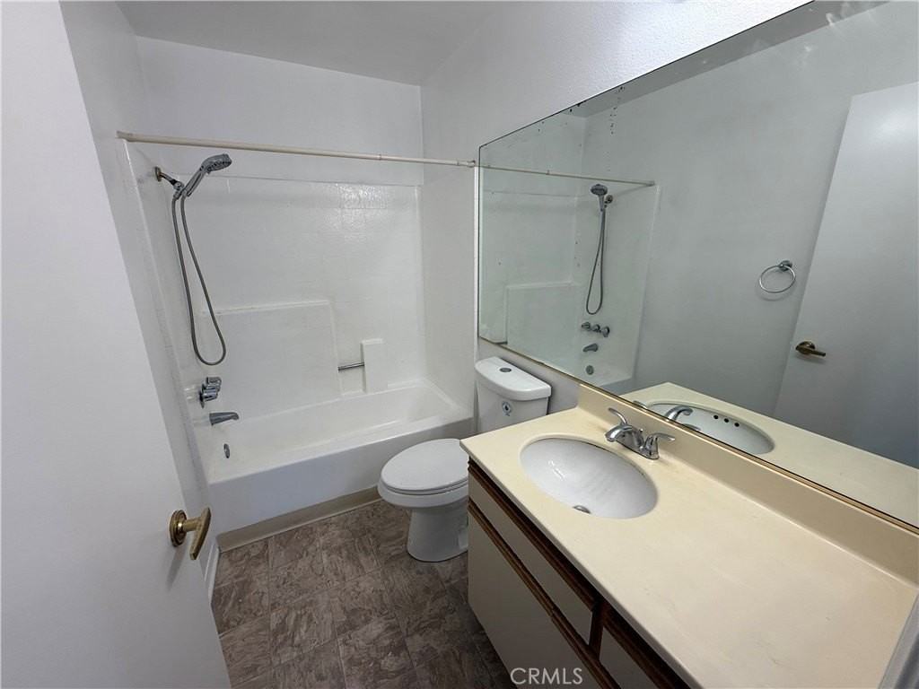 14758 Magnolia Blvd - Photo 7 of 17