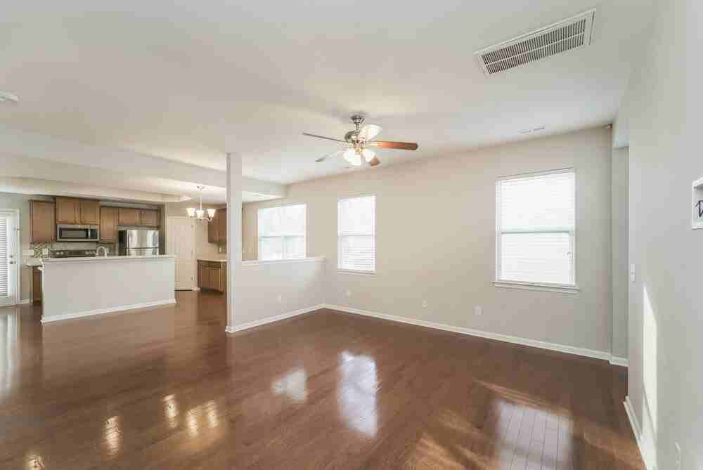 701 Hicklin Dr - Photo 5 of 17