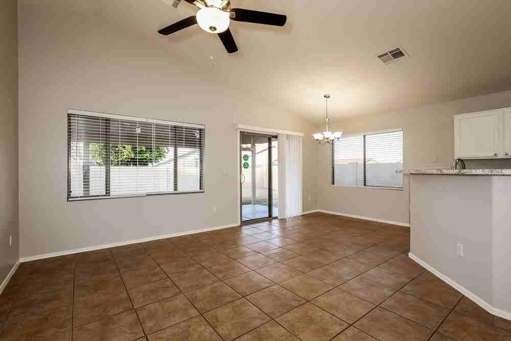 2030 E Wahalla Ln - Photo 2 of 14