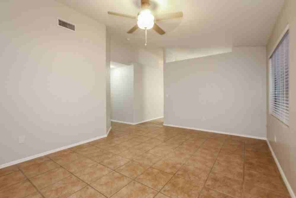 2030 E Wahalla Ln - Photo 4 of 14