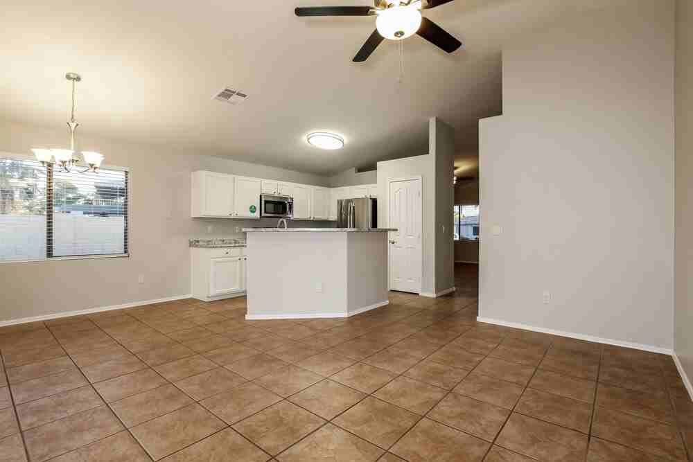 2030 E Wahalla Ln - Photo 5 of 14