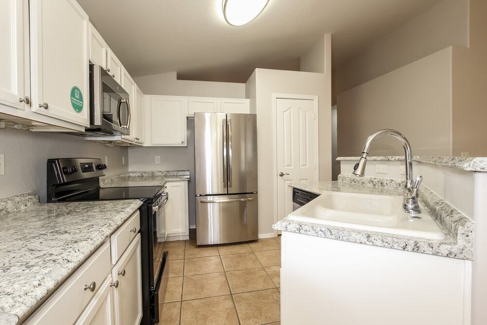 2030 E Wahalla Ln - Photo 6 of 14