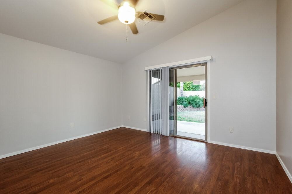 2030 E Wahalla Ln - Photo 7 of 14