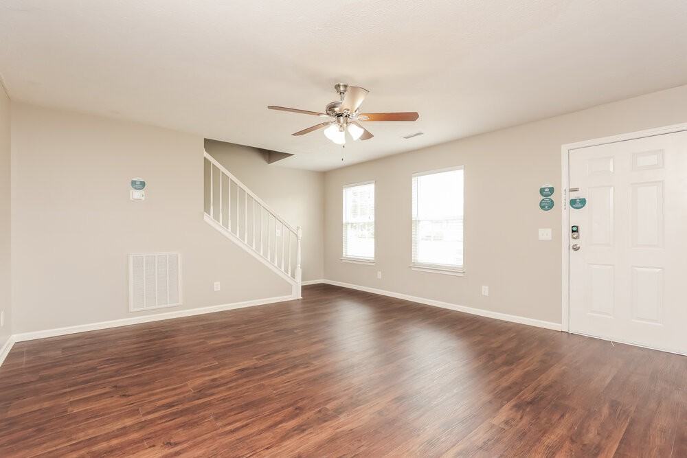 222 Hermitage Dr - Photo 4 of 17