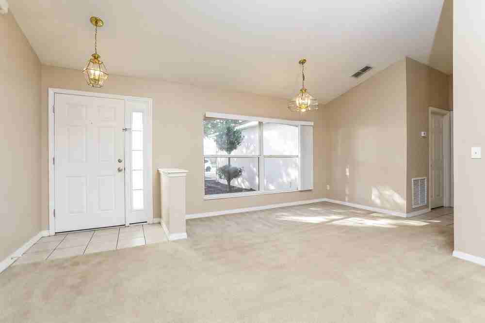 203 Southern Breeze Dr - Photo 4 of 16