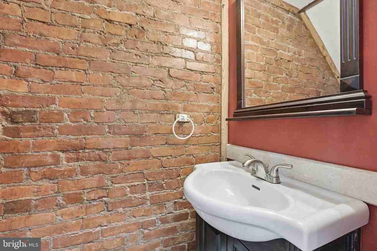 1116 Monroe St Nw Apt 1 - Photo 4 of 21