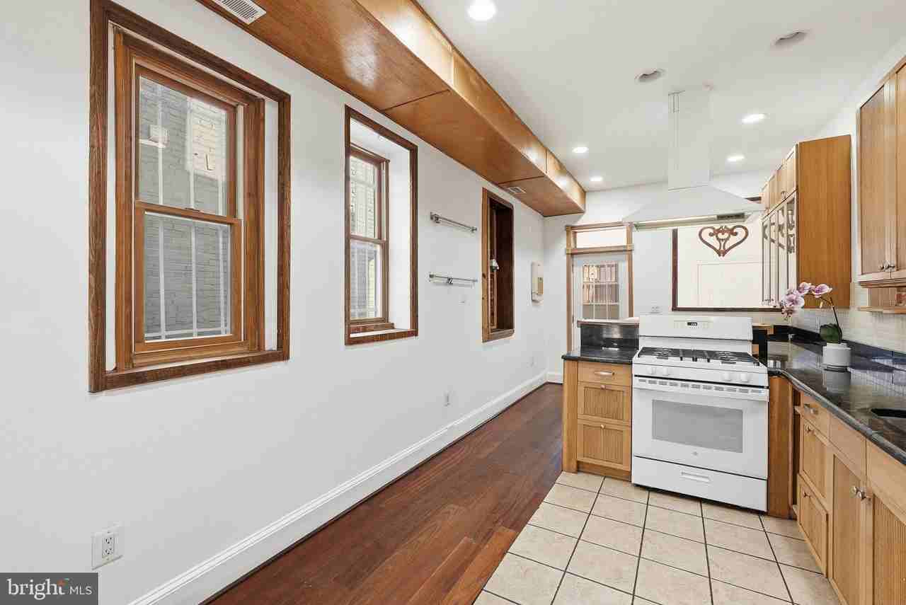 1116 Monroe St Nw Apt 1 - Photo 6 of 21