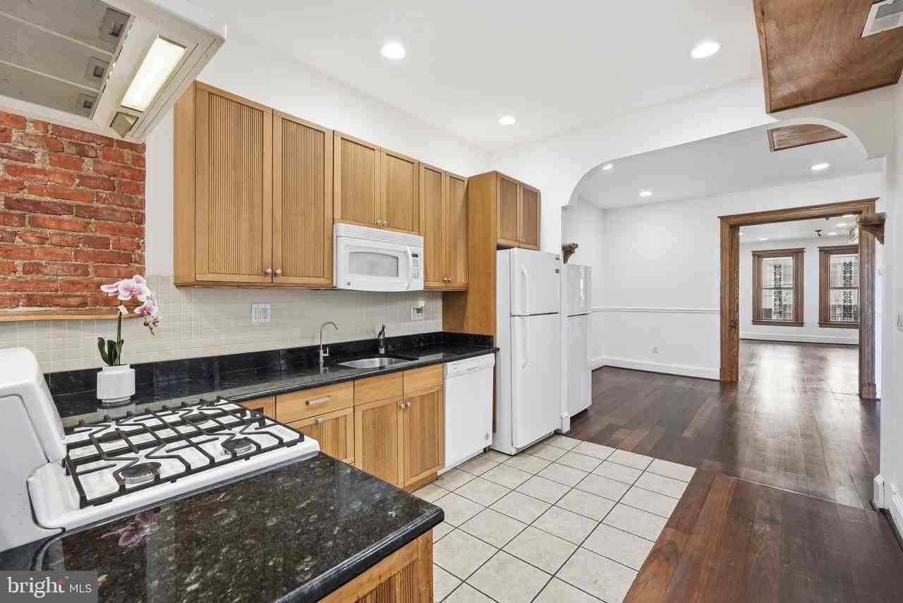 1116 Monroe St Nw Apt 1 - Photo 7 of 21