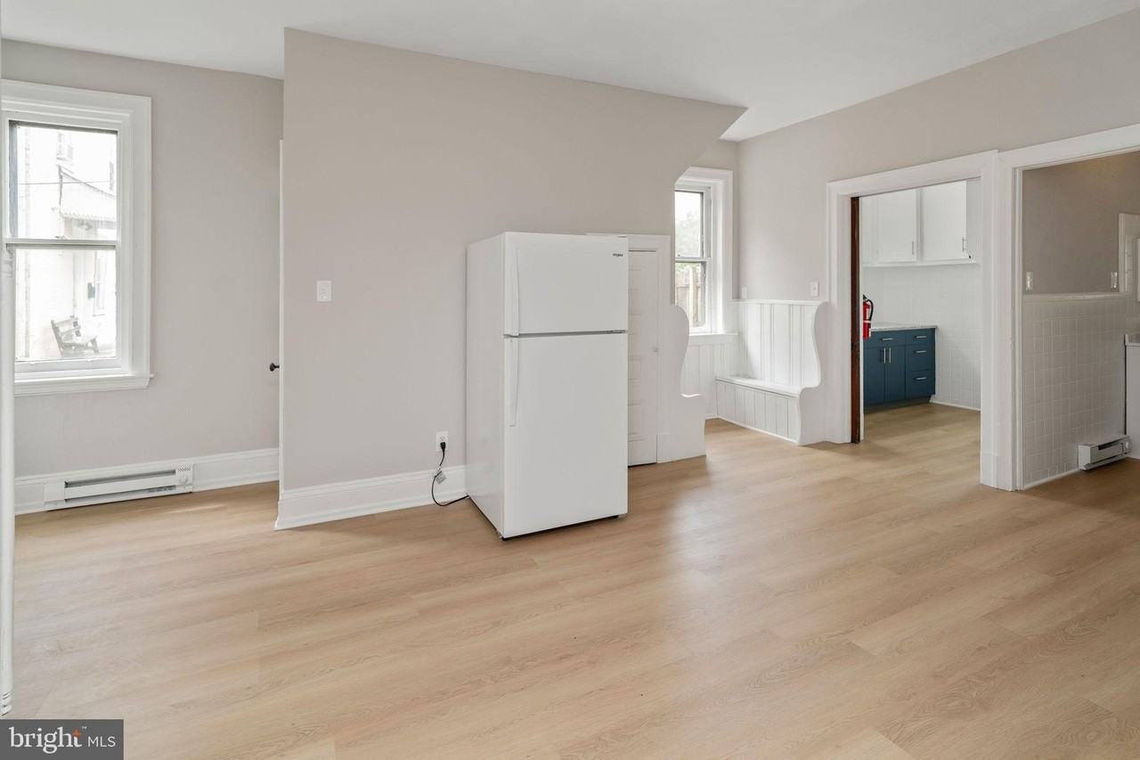 243 Chestnut St - Photo 3 of 10