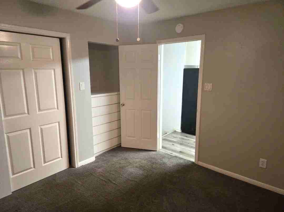 400 W Texas Ave #1 - Photo 3 of 5