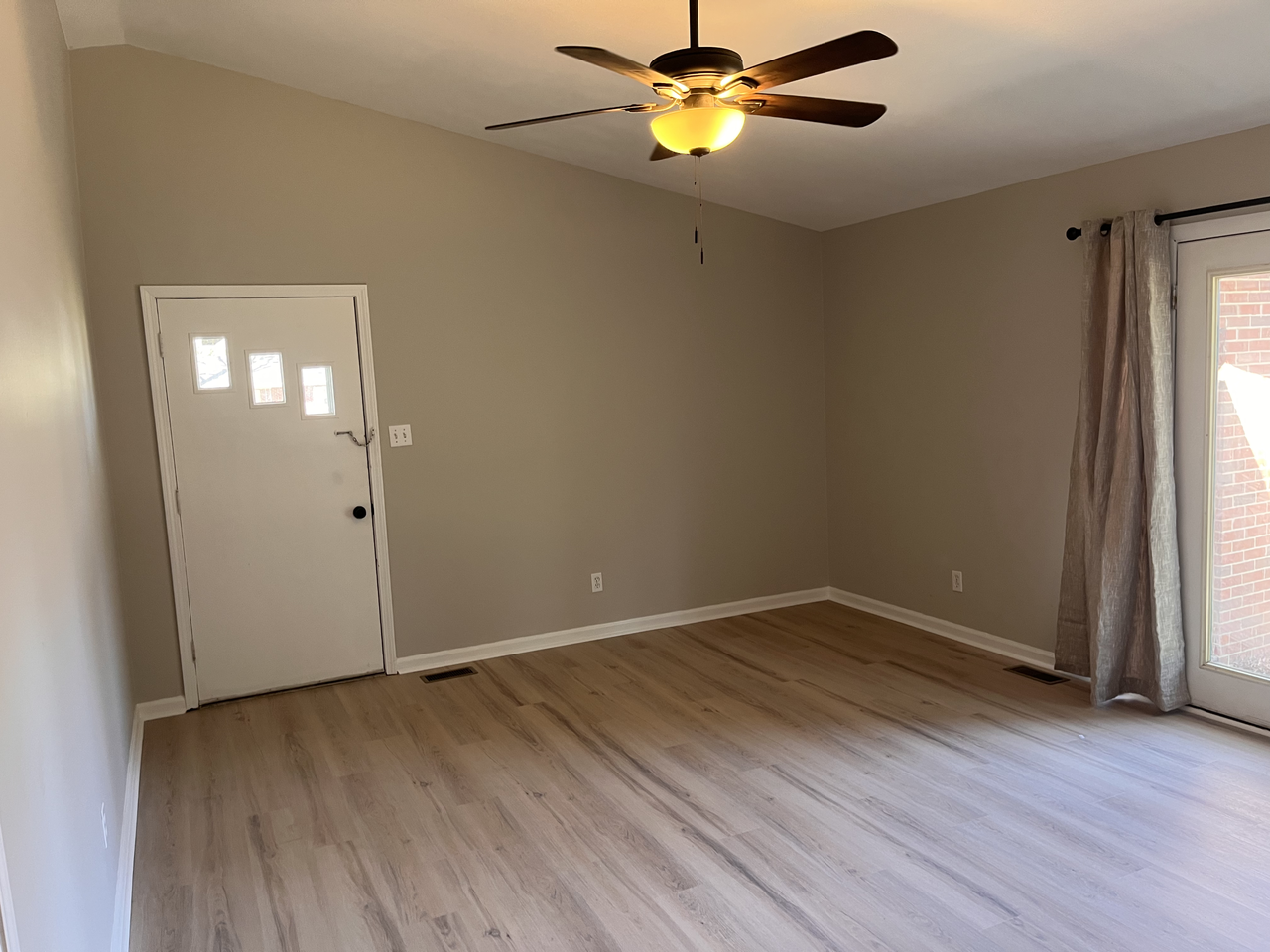 202 Sherman St - Photo 3 of 20